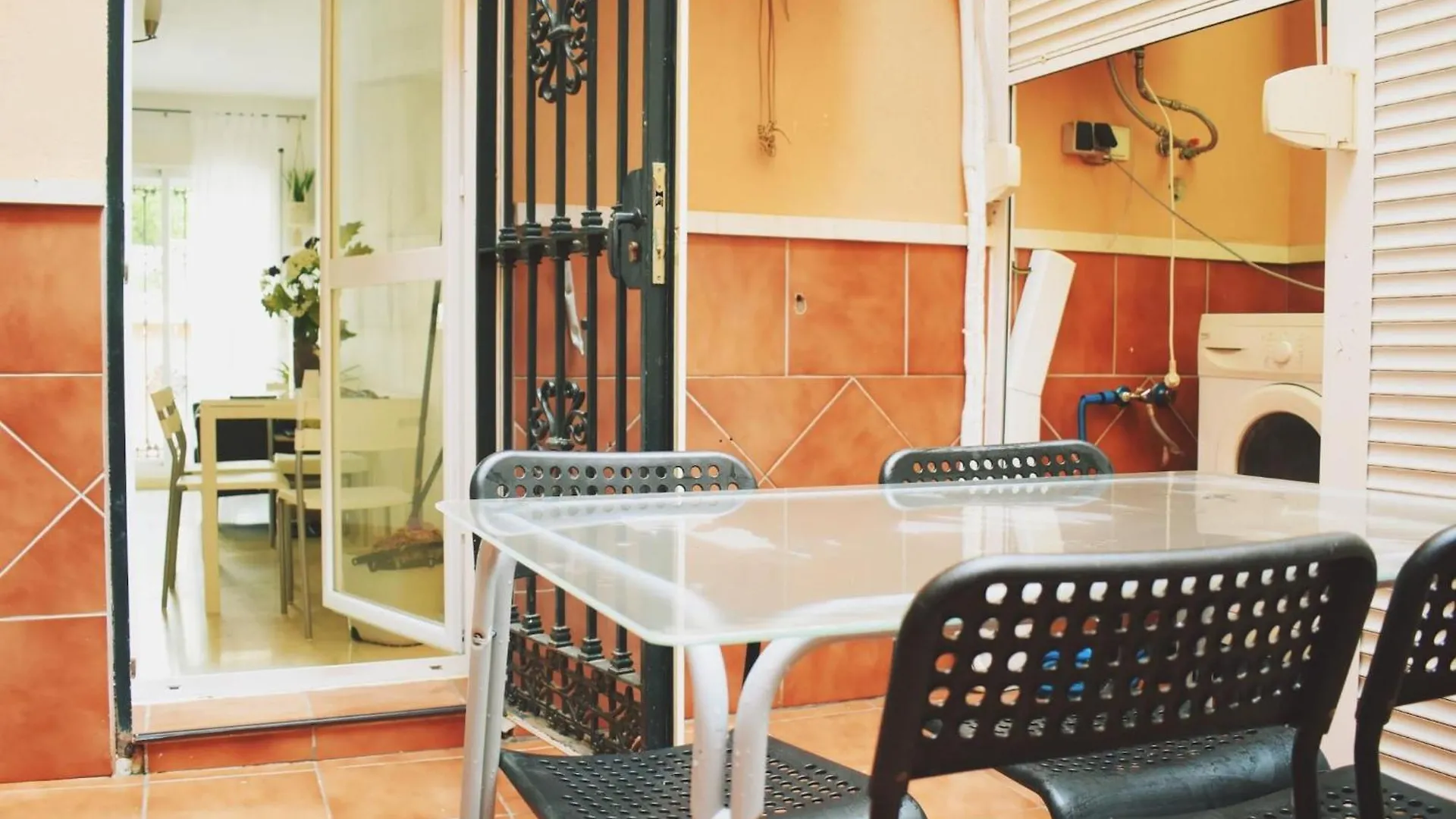 Bea'S Home: Cozy Apartment On The Outskirts Of Malaga Centre