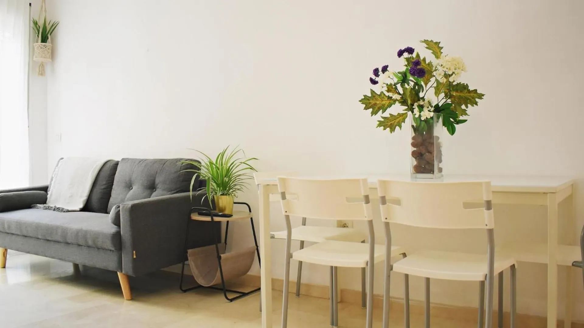 Bea'S Home: Cozy Apartment On The Outskirts Of Malaga Centre
